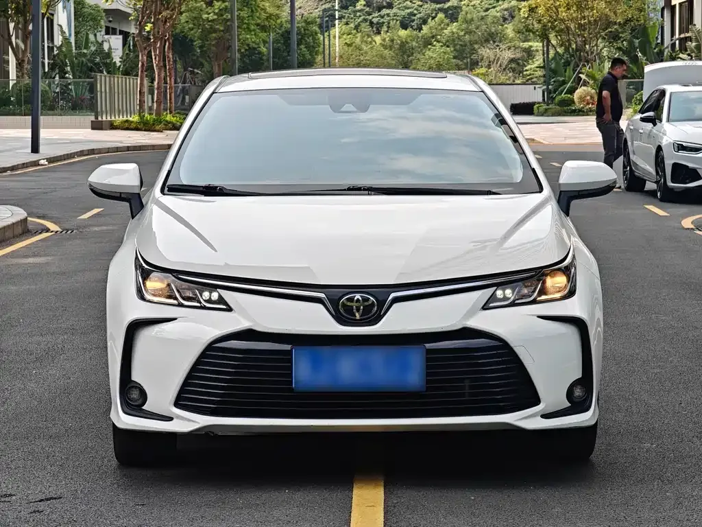 Toyota Corolla — фото 9