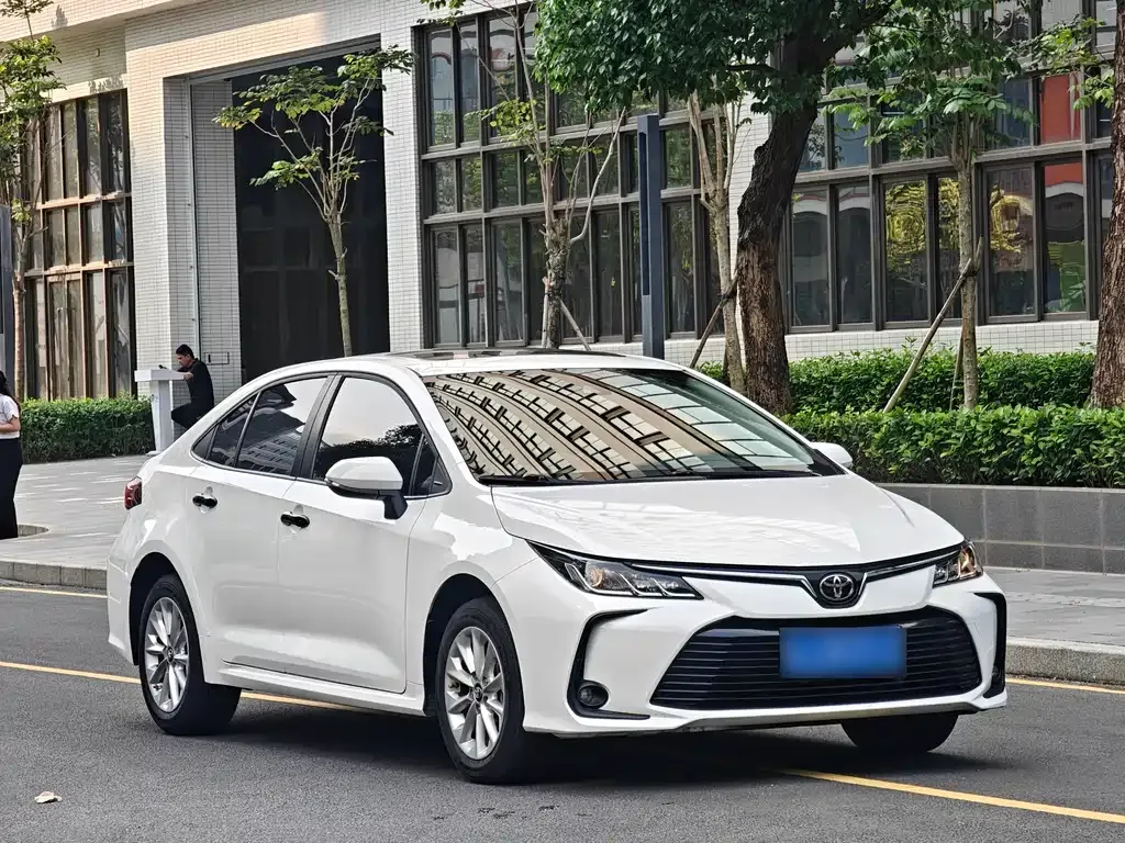 Toyota Corolla — фото 8