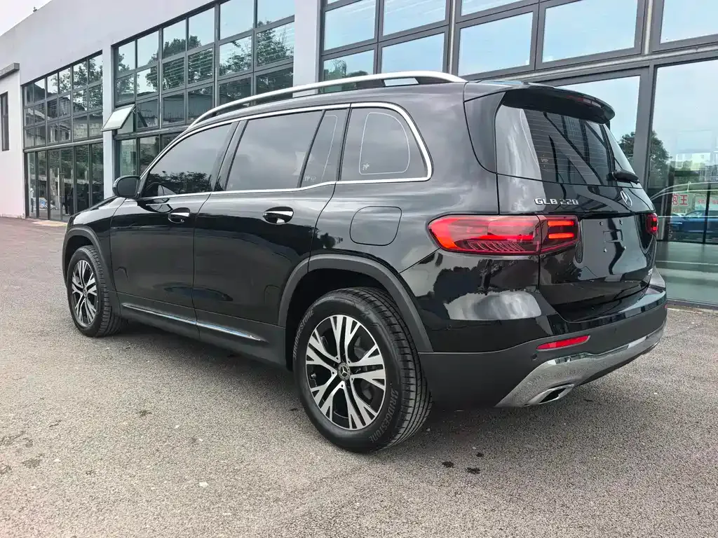 Mercedes-Benz GLB — фото 10
