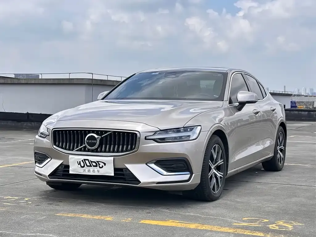 Volvo S60 — фото 1