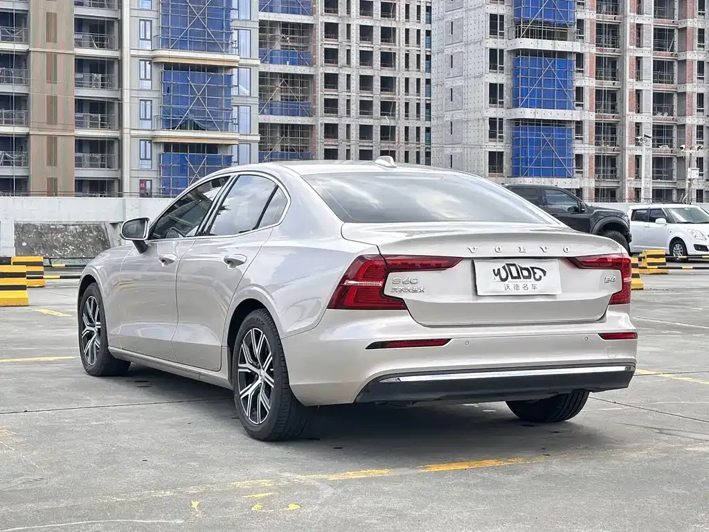 Volvo S60 — фото 4