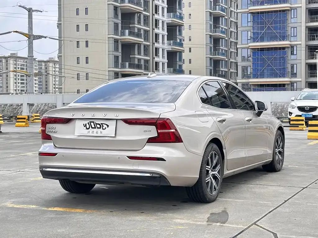 Volvo S60 — фото 10