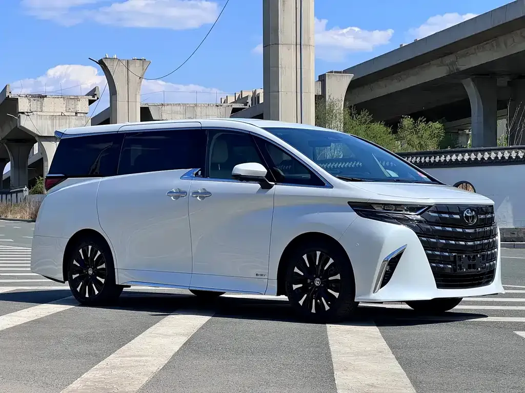 Toyota Alphard — фото 4