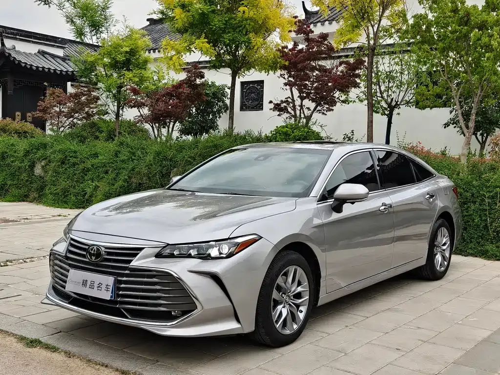 Toyota Avalon — фото 1