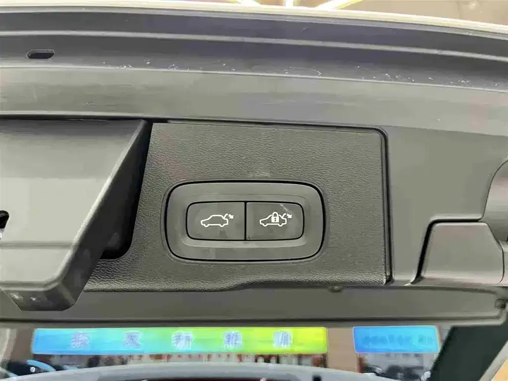 Volvo XC60 PHEV 2025 из CN, фото 4