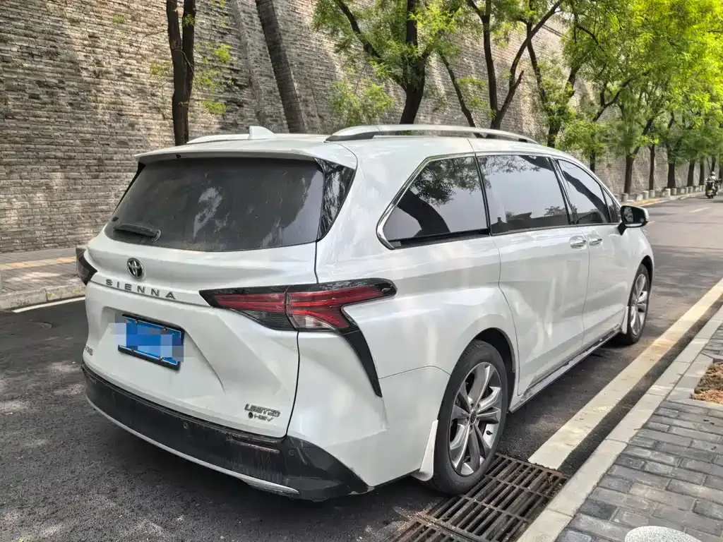 Toyota Sienna — фото 6
