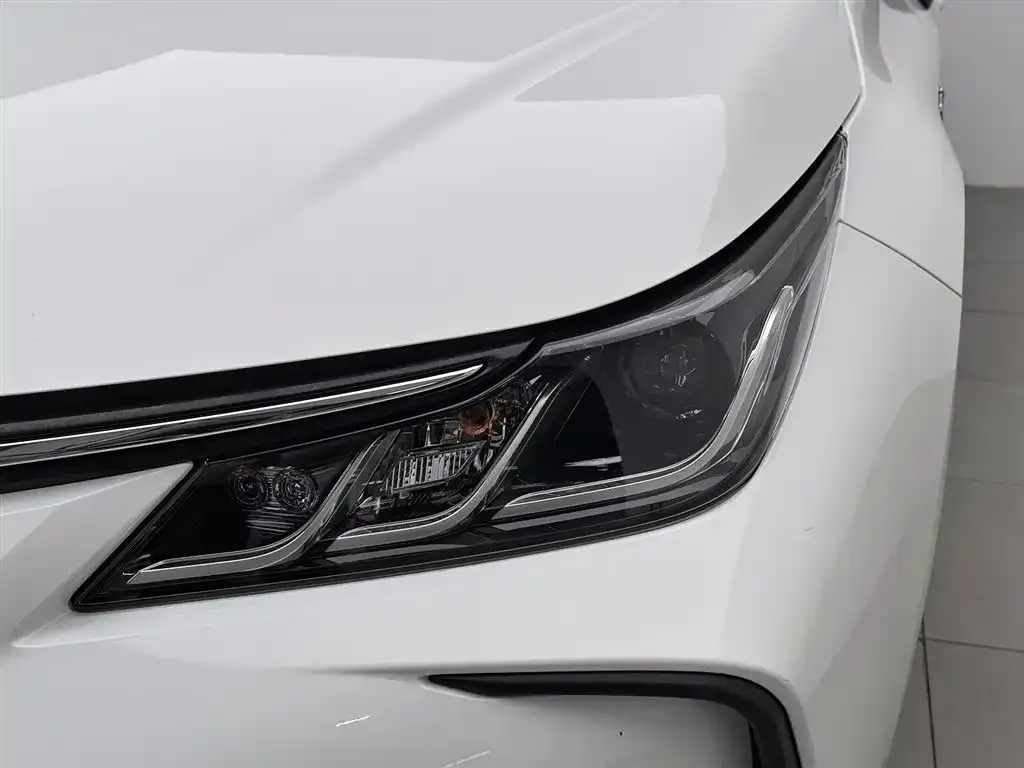 Toyota Corolla — фото 4