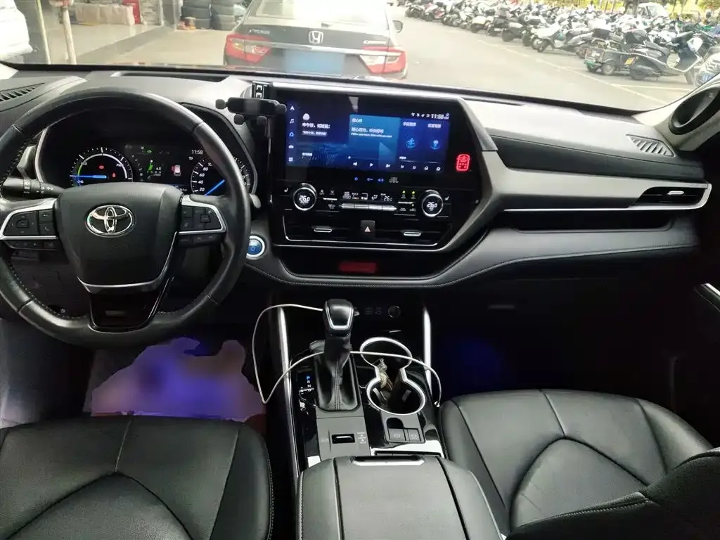 Toyota Highlander — фото 4