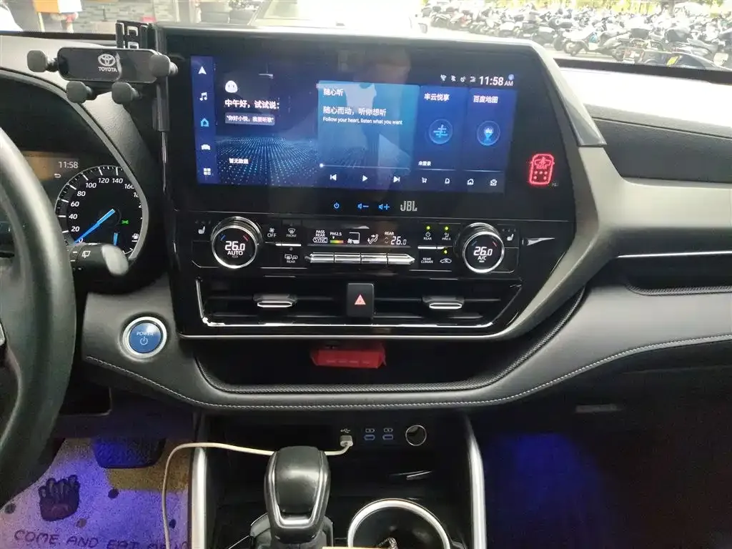 Toyota Highlander — фото 10