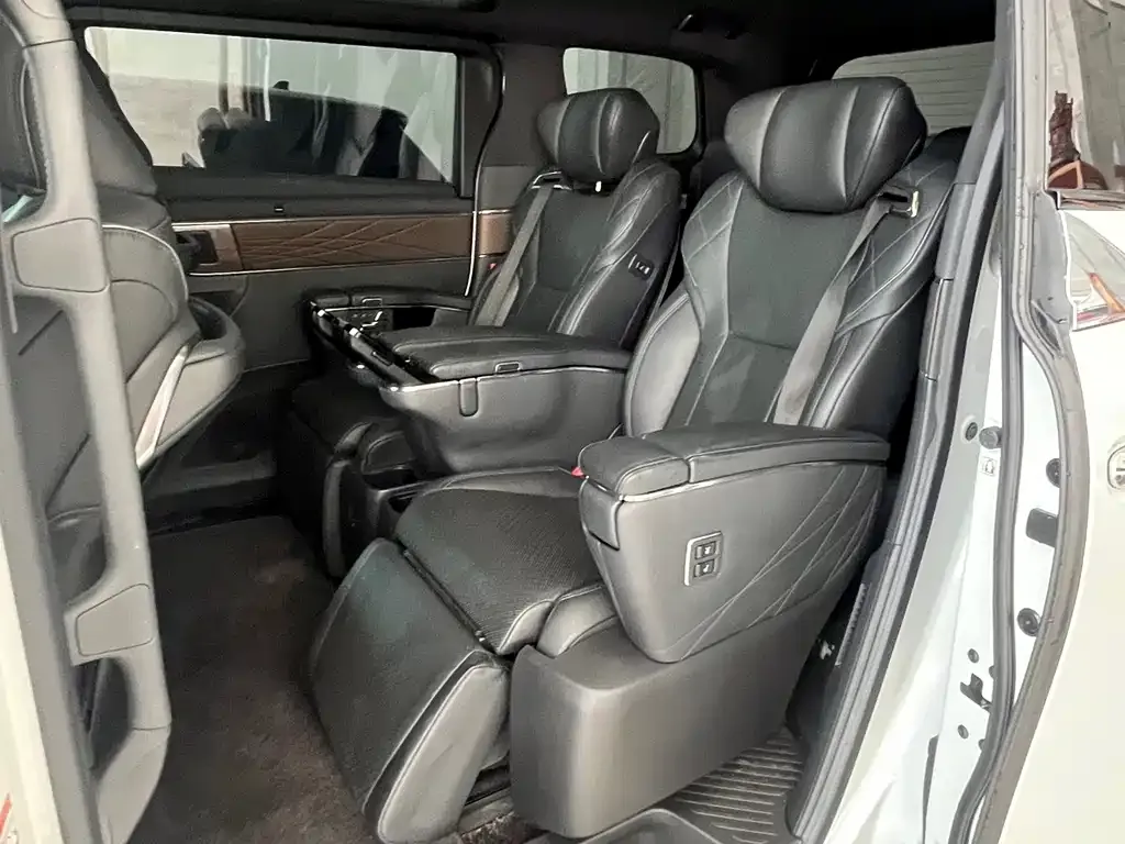 Toyota Vellfire 2024 из CN, фото 3