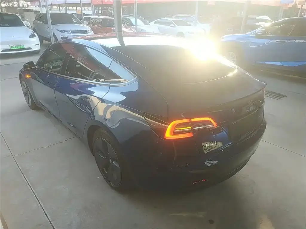Tesla Model 3 — фото 3