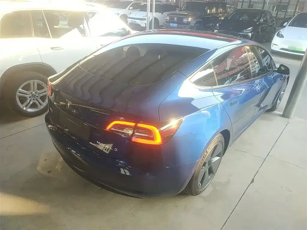 Tesla Model 3 — фото 7