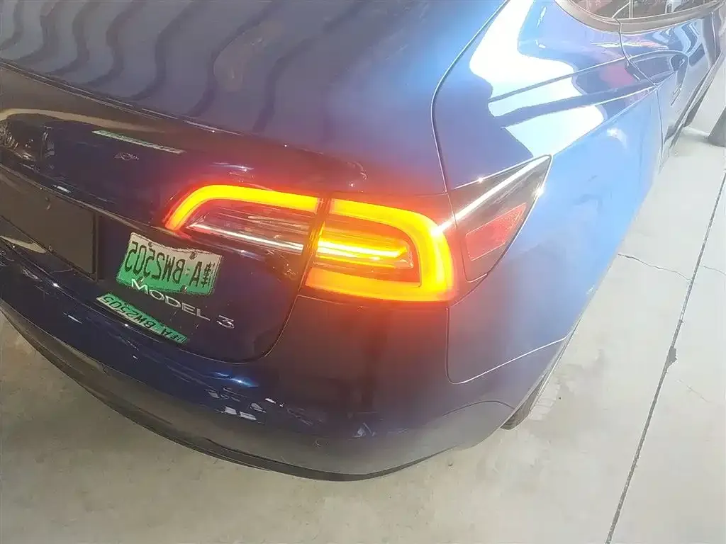 Tesla Model 3 — фото 5