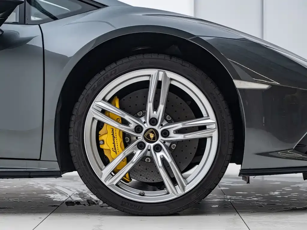 Lamborghini Huracan — фото 10