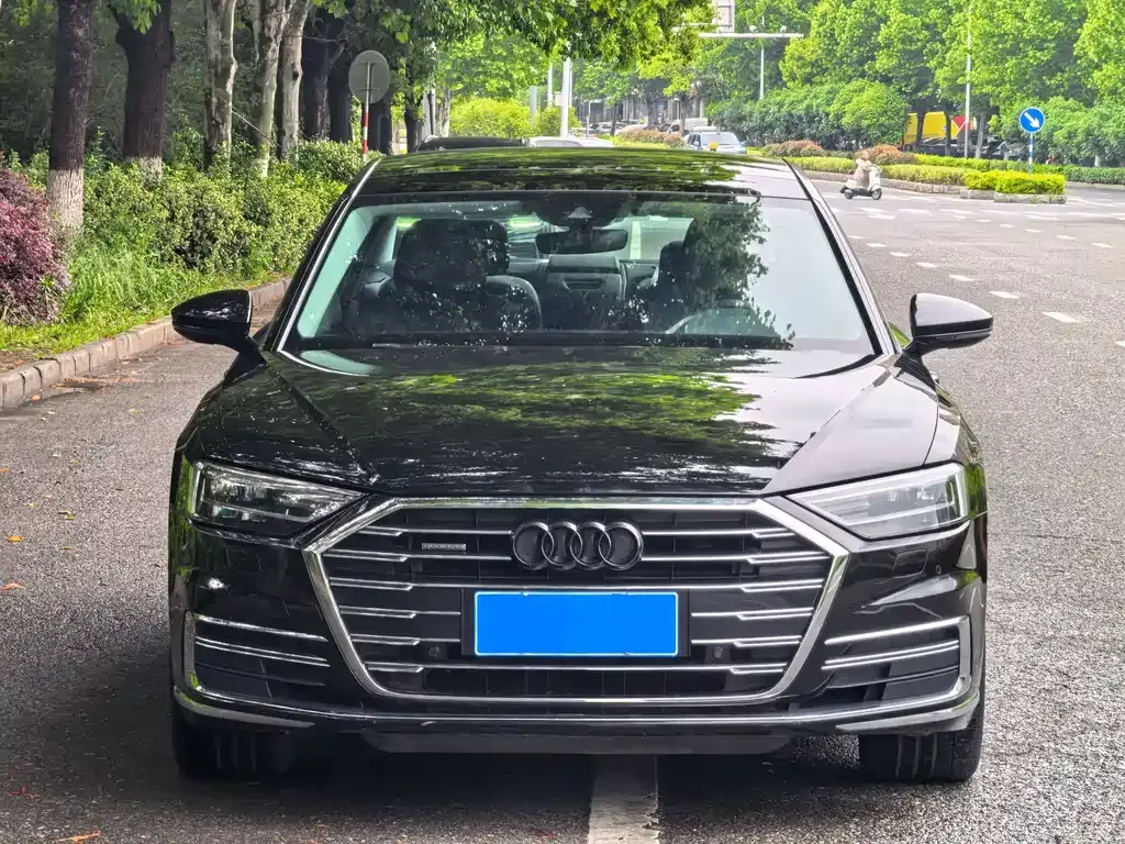 Audi A8 — фото 5