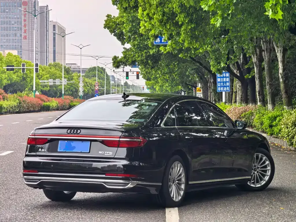 Audi A8 — фото 4