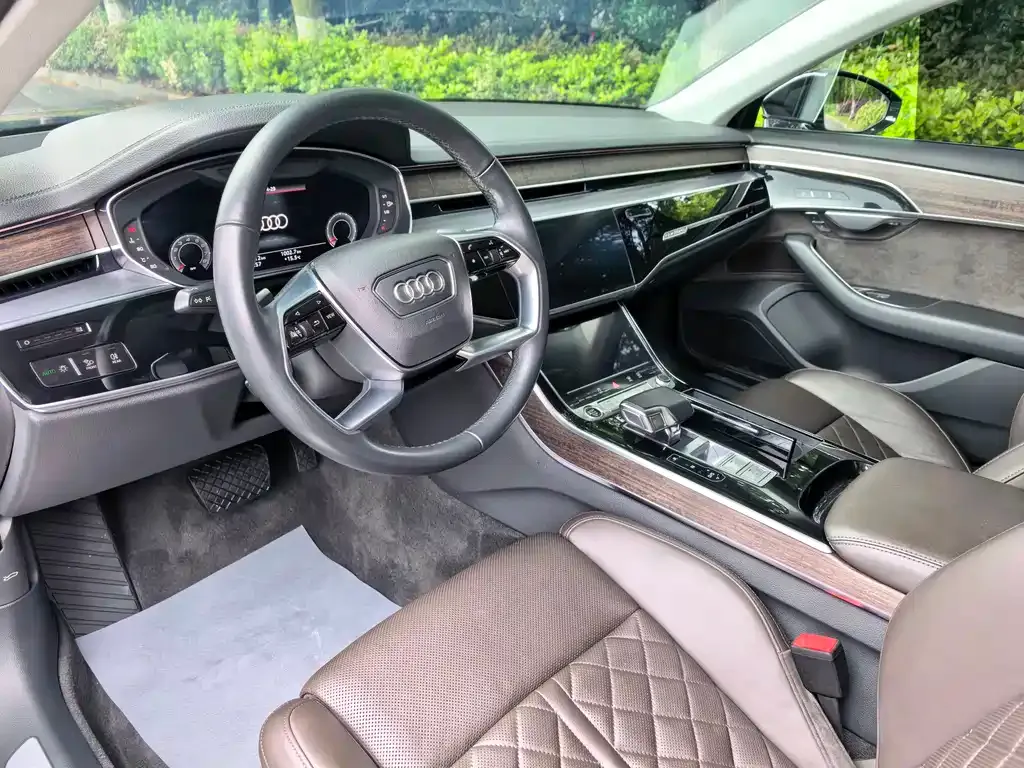Audi A8 — фото 3