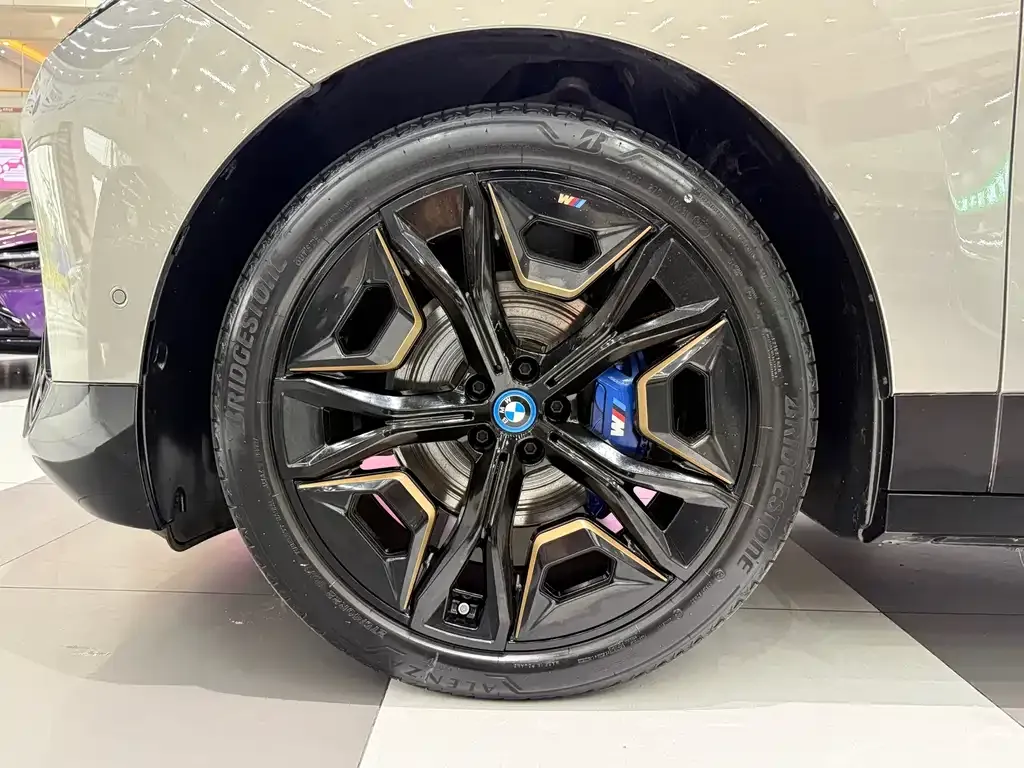 BMW iX M60 2024 из CN, фото 9