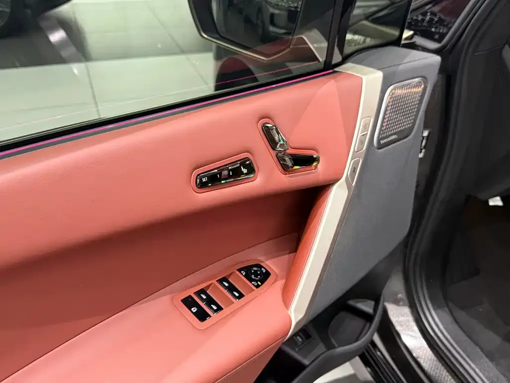 BMW iX M60 2024 из CN, фото 8