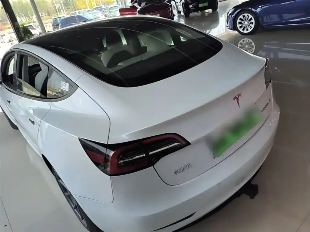 Tesla Model 3 — фото 5