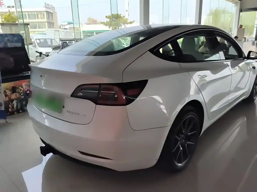 Tesla Model 3 — фото 6