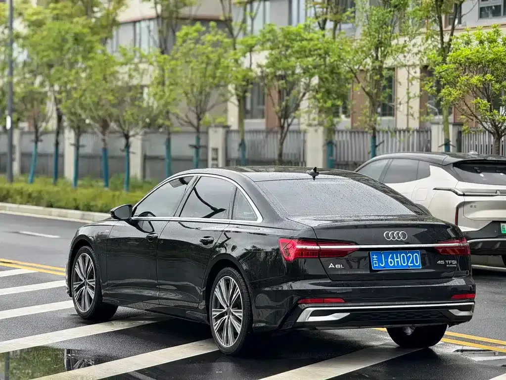 Audi A6L — фото 8