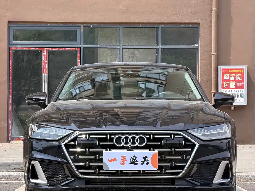 Audi A7L — фото 1