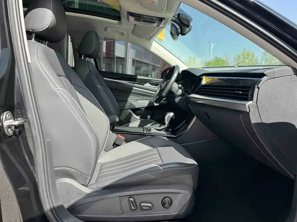 Volkswagen Passat 2022 из CN, фото 2