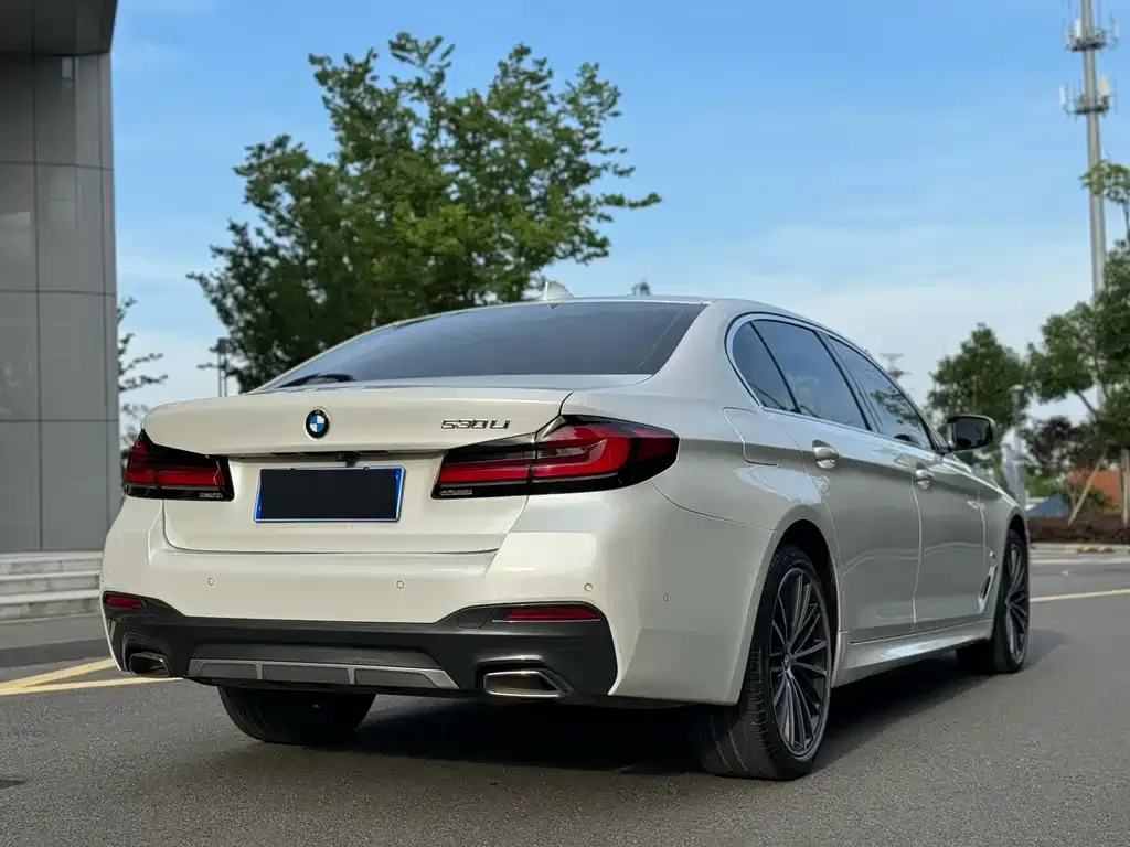 BMW 5 Series — фото 2