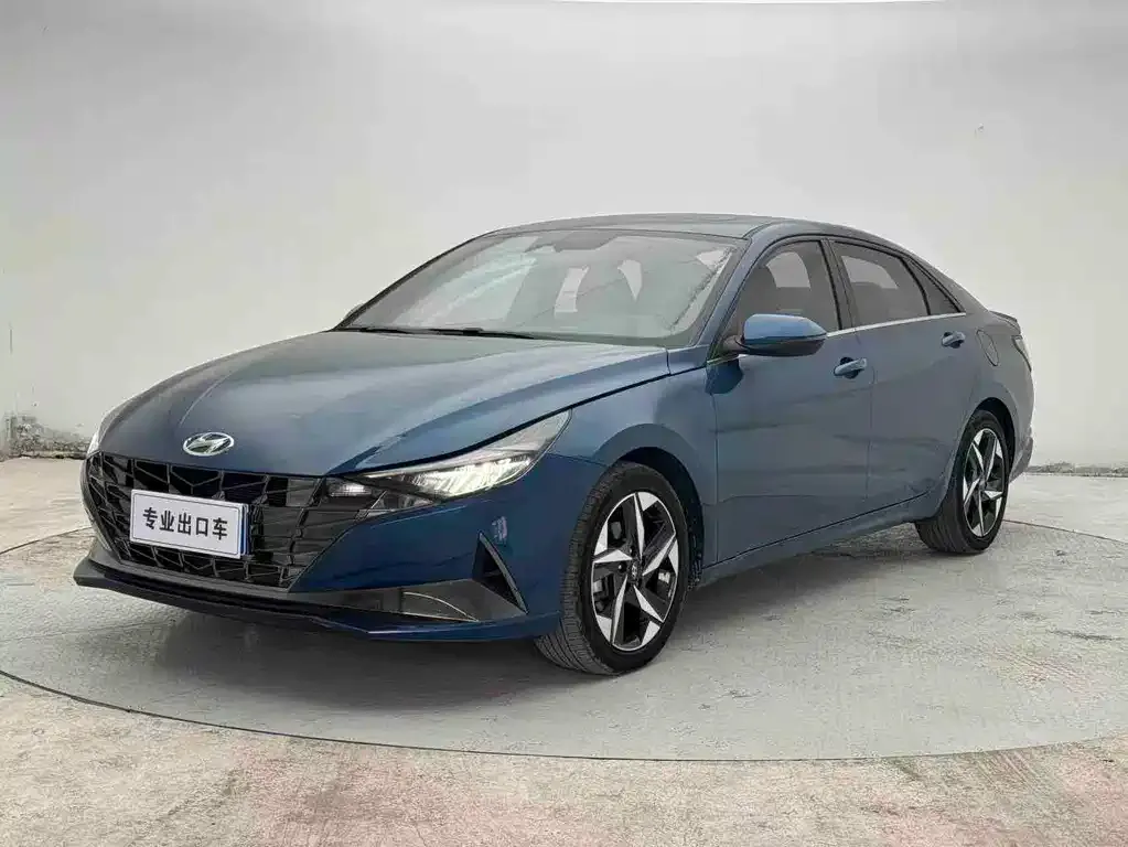 Hyundai Elantra — фото 1