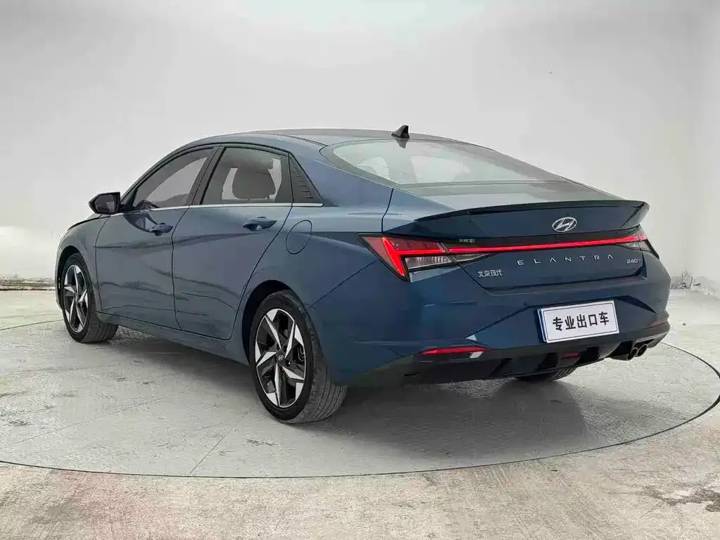 Hyundai Elantra — фото 8