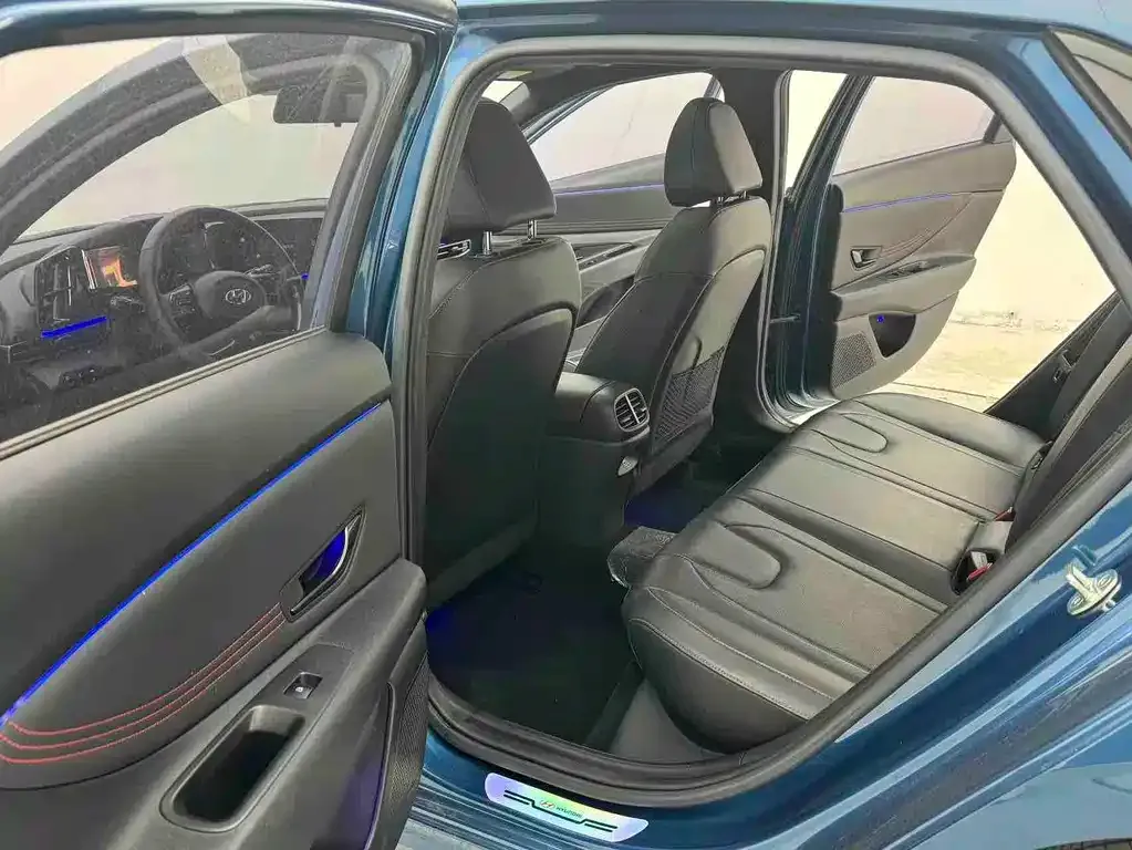 Hyundai Elantra — фото 7