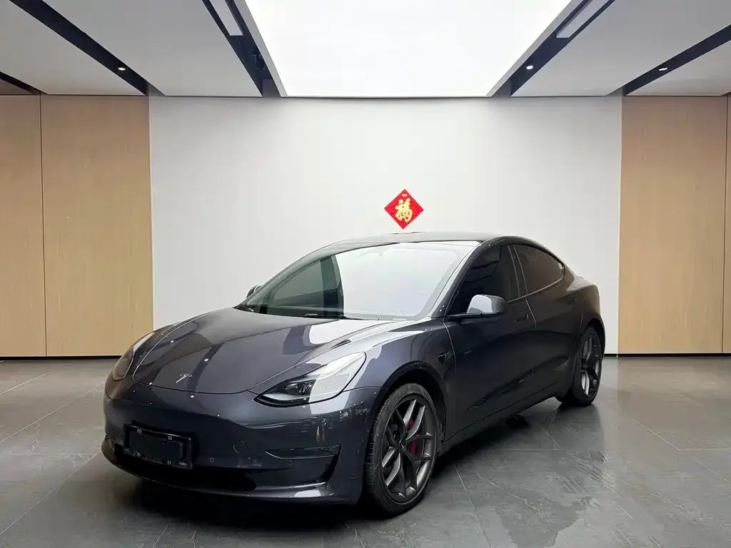 Tesla Model 3 — фото 1