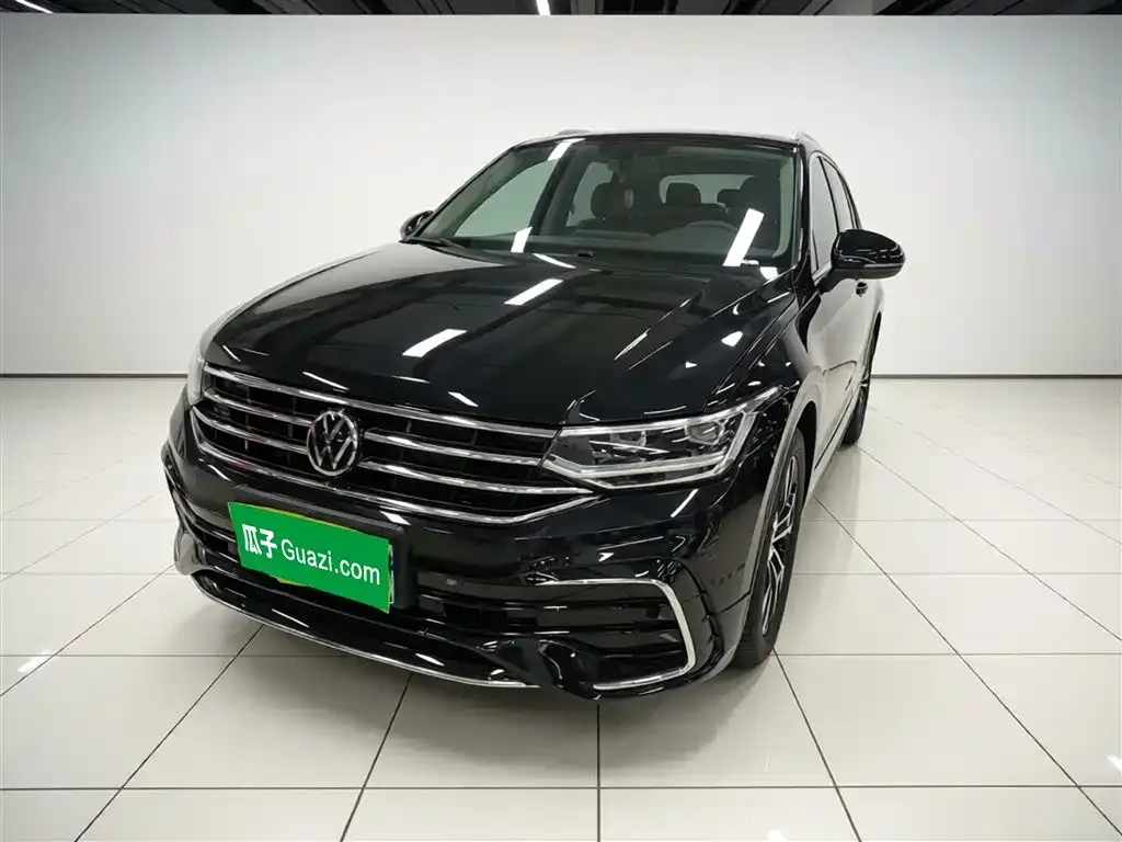 Volkswagen Tiguan L — фото 1