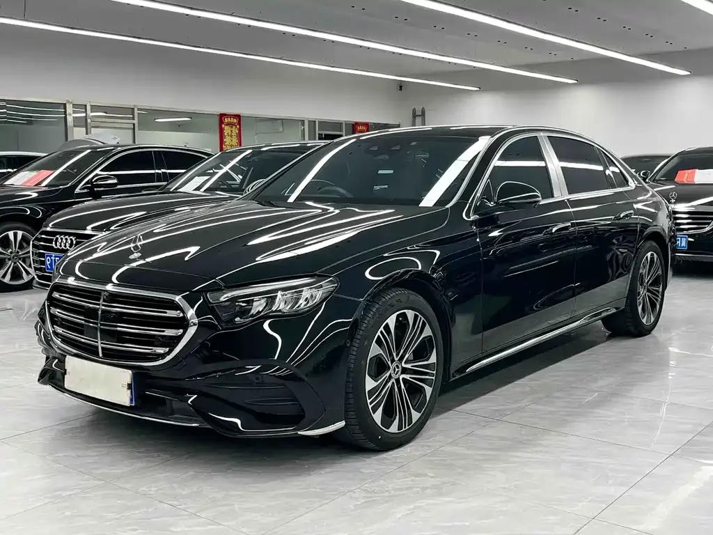 Mercedes-Benz E-Class — фото 1
