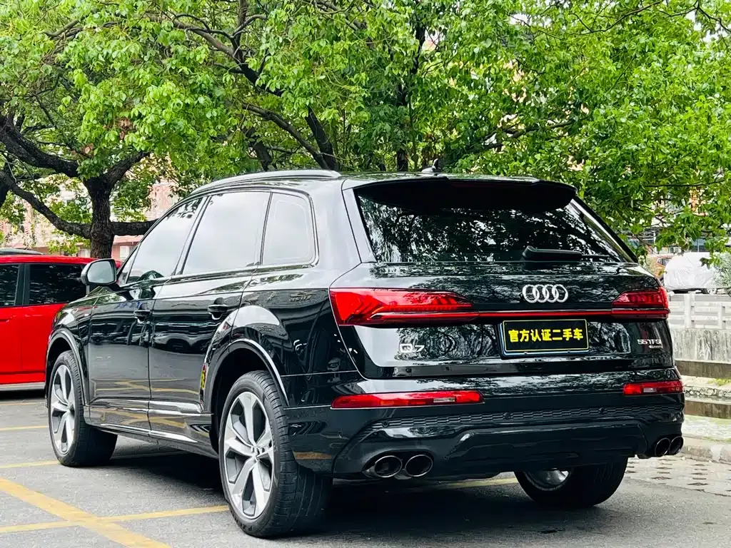 Audi Q7 — фото 10