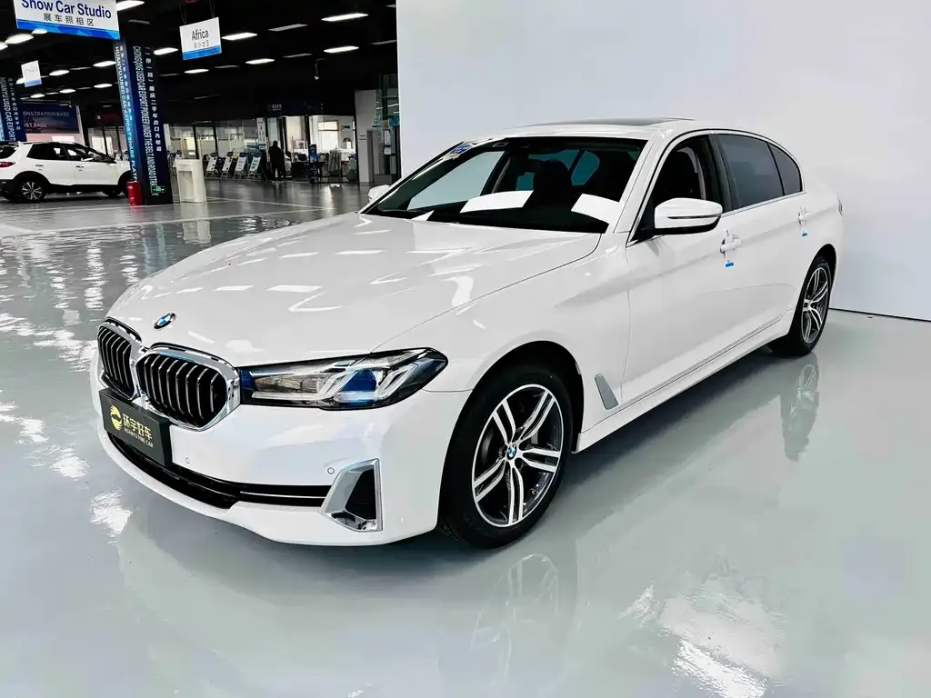 BMW 5 Series — фото 1