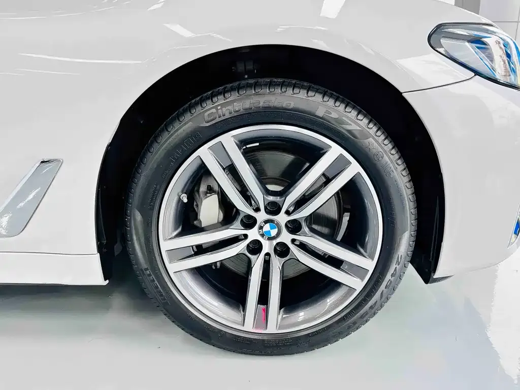 BMW 5 Series — фото 4