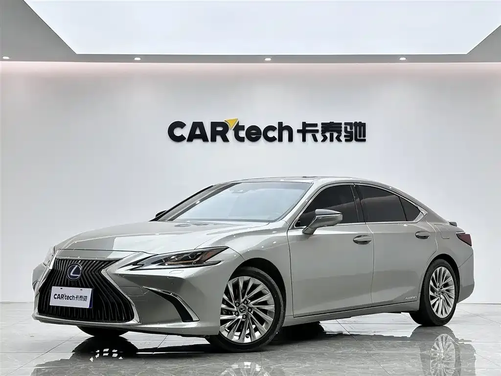 Lexus ES — фото 1