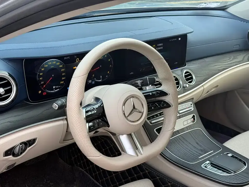 Mercedes-Benz E-Class — фото 10