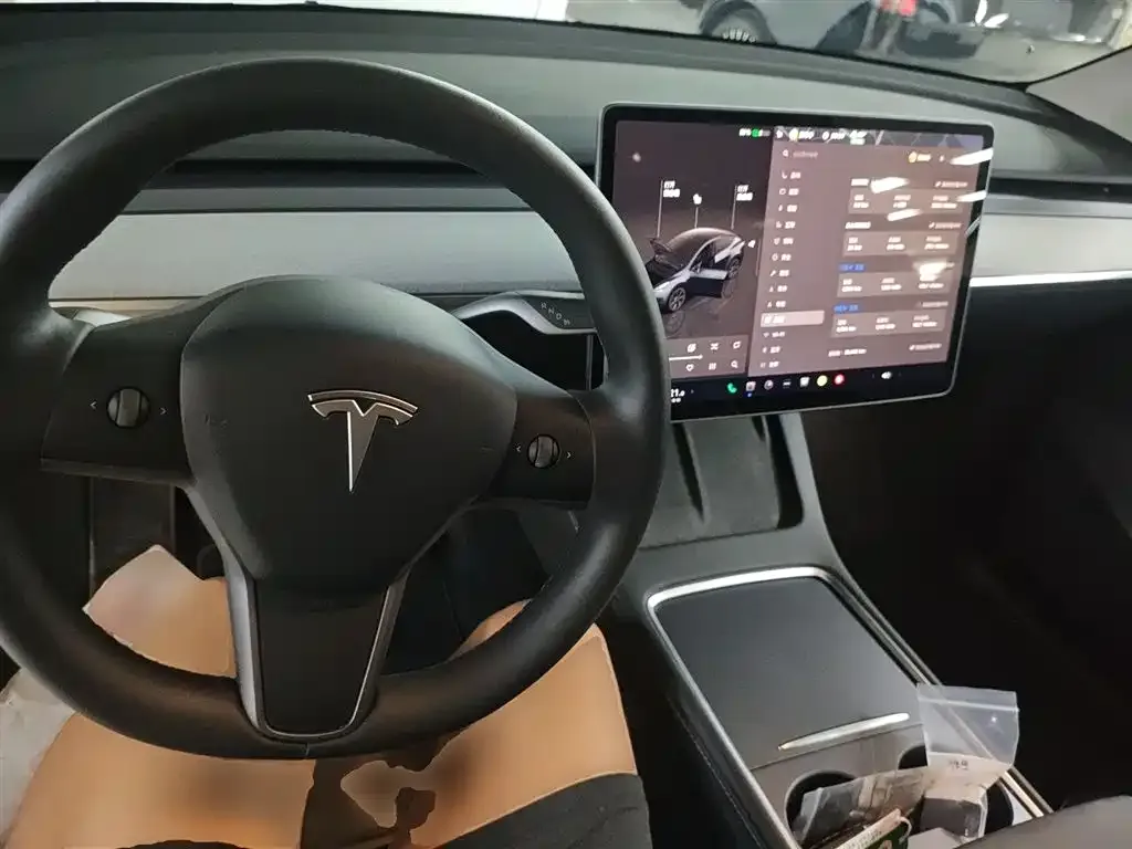 Tesla Model Y — фото 10