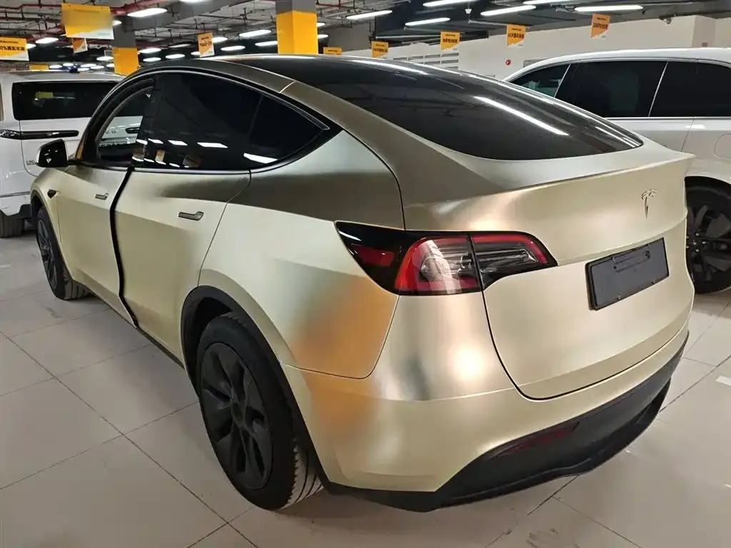 Tesla Model Y — фото 8