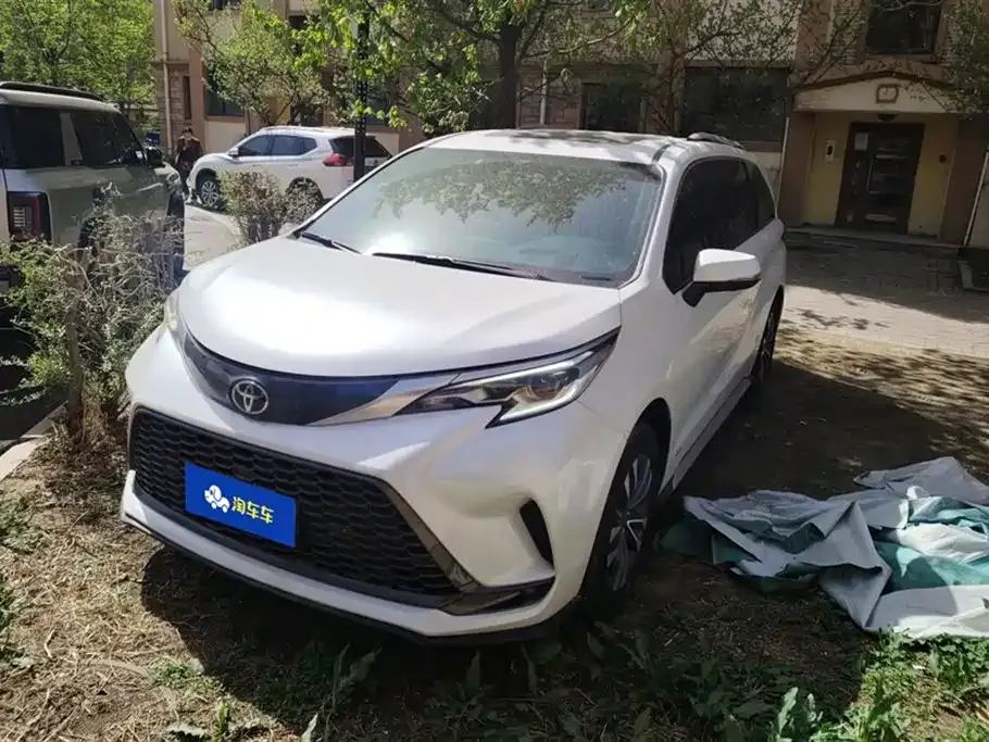 Toyota Granvia — фото 1