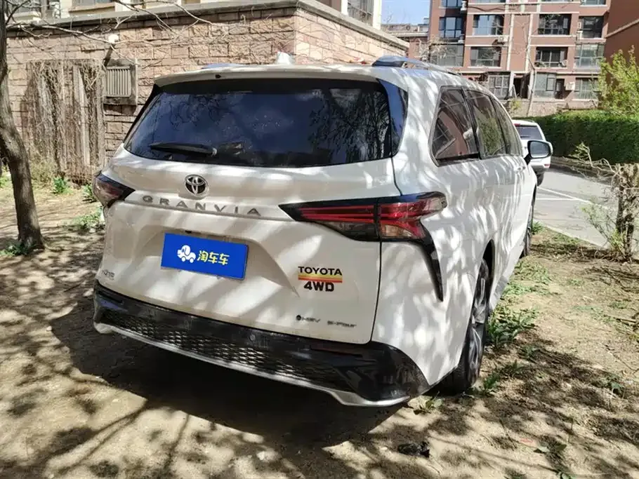 Toyota Granvia — фото 5