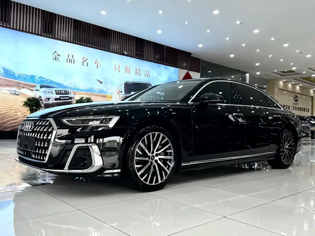 Audi A8 — фото 1