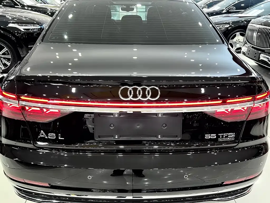 Audi A8 — фото 9