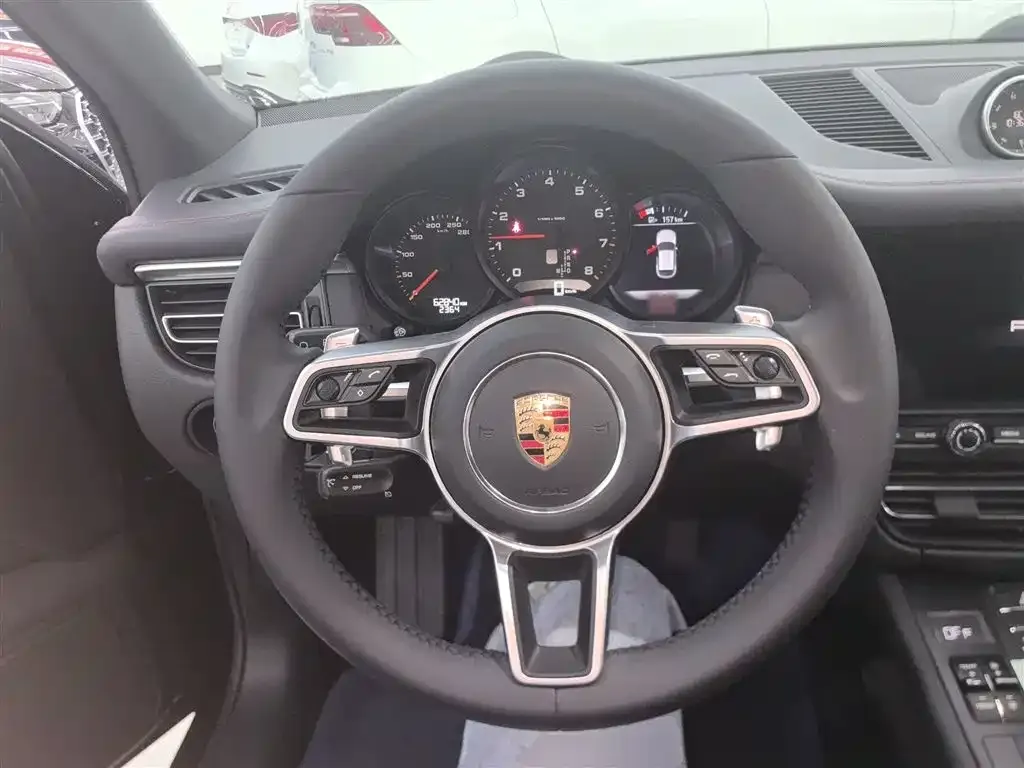Porsche Macan — фото 10