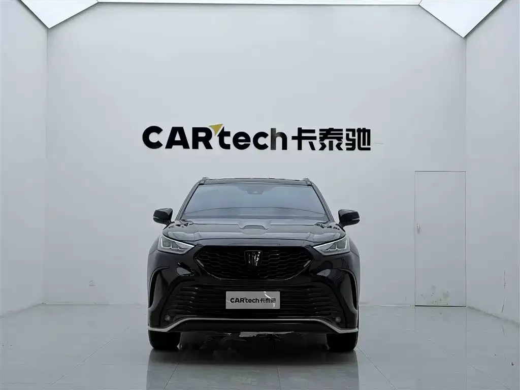 Toyota Crown Kluger 2023 из CN, фото 2