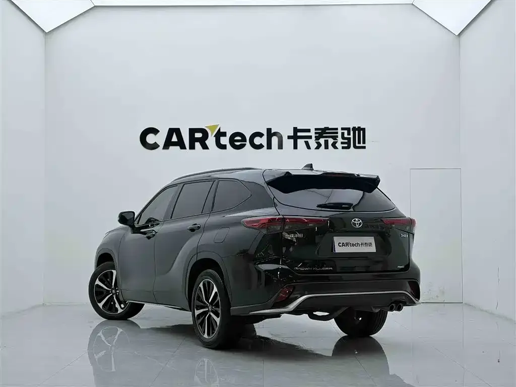 Toyota Crown Kluger 2023 из CN, фото 4