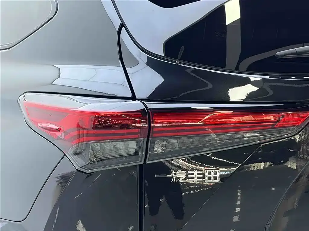 Toyota Crown Kluger 2023 из CN, фото 10